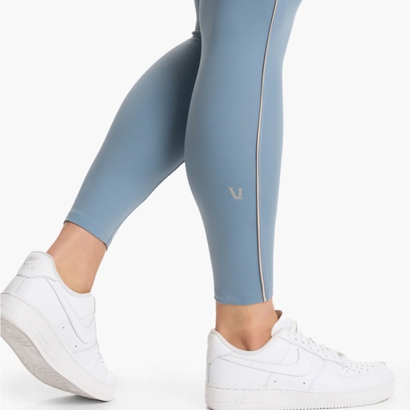 #30 NWT Vuori Evolve Lunar Legging, Cloud, Small | Retail $128 - Picture 3 of 6